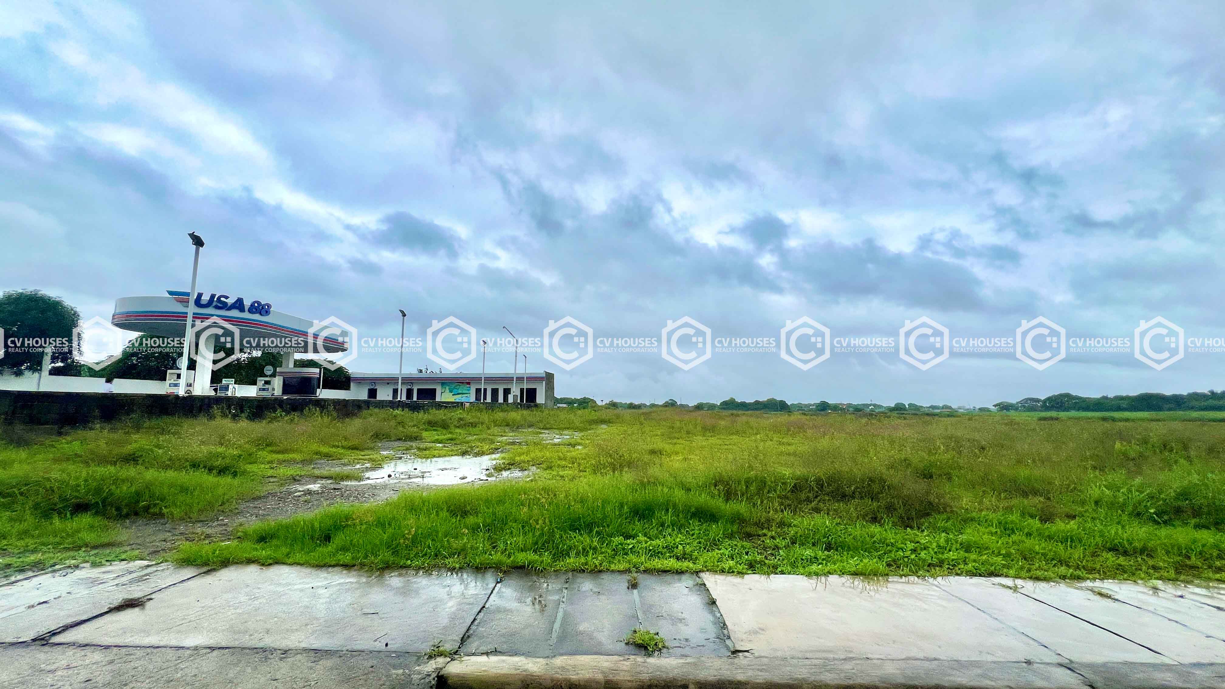 Commercial Lot with Wide Frontage Available for Lease