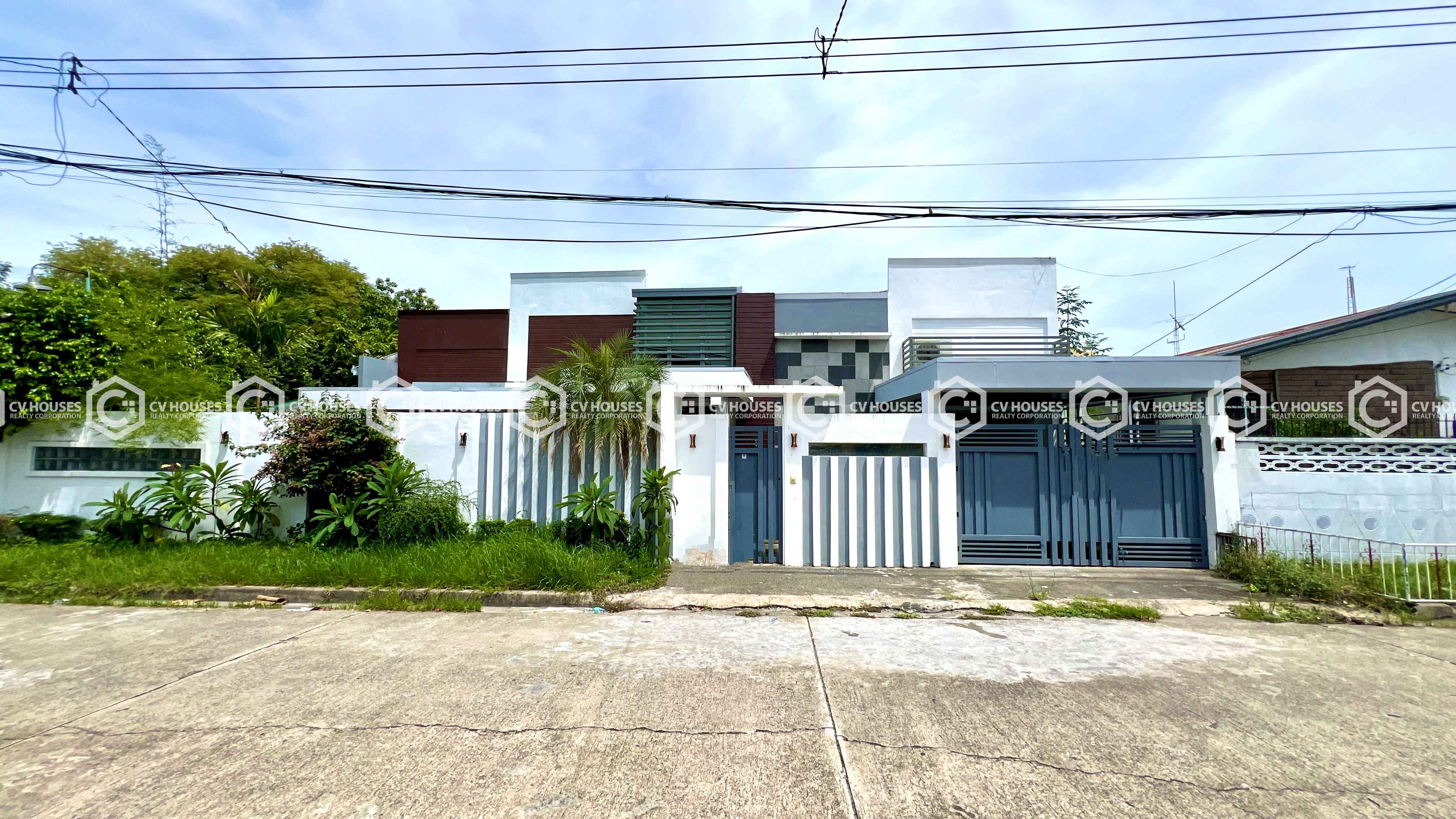 Elegant Bungalow for Sale with 4 Bedrooms and 2-Car Garage