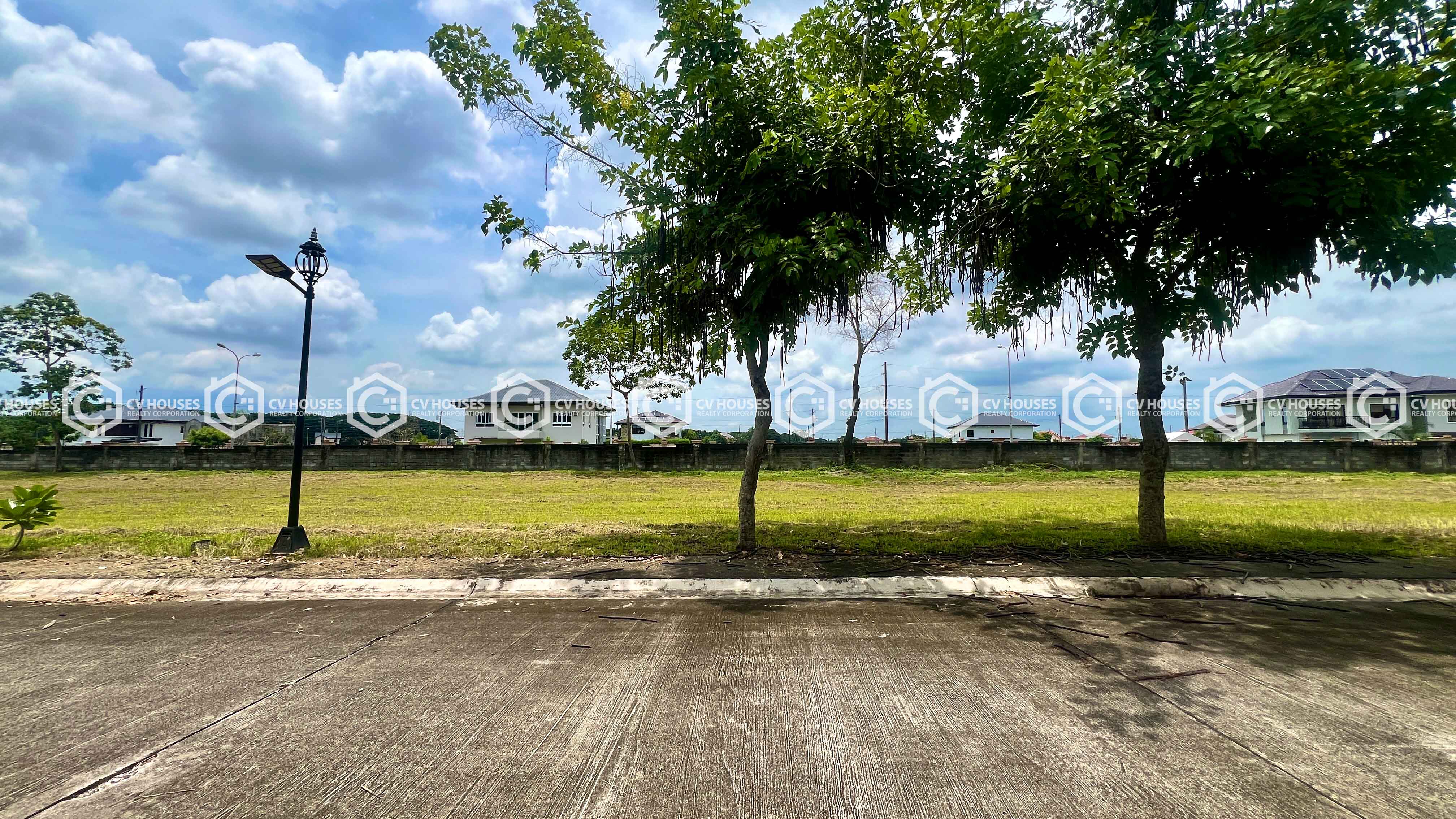 495sqm Residential Lot in an Upscale Neighborhood for Sale