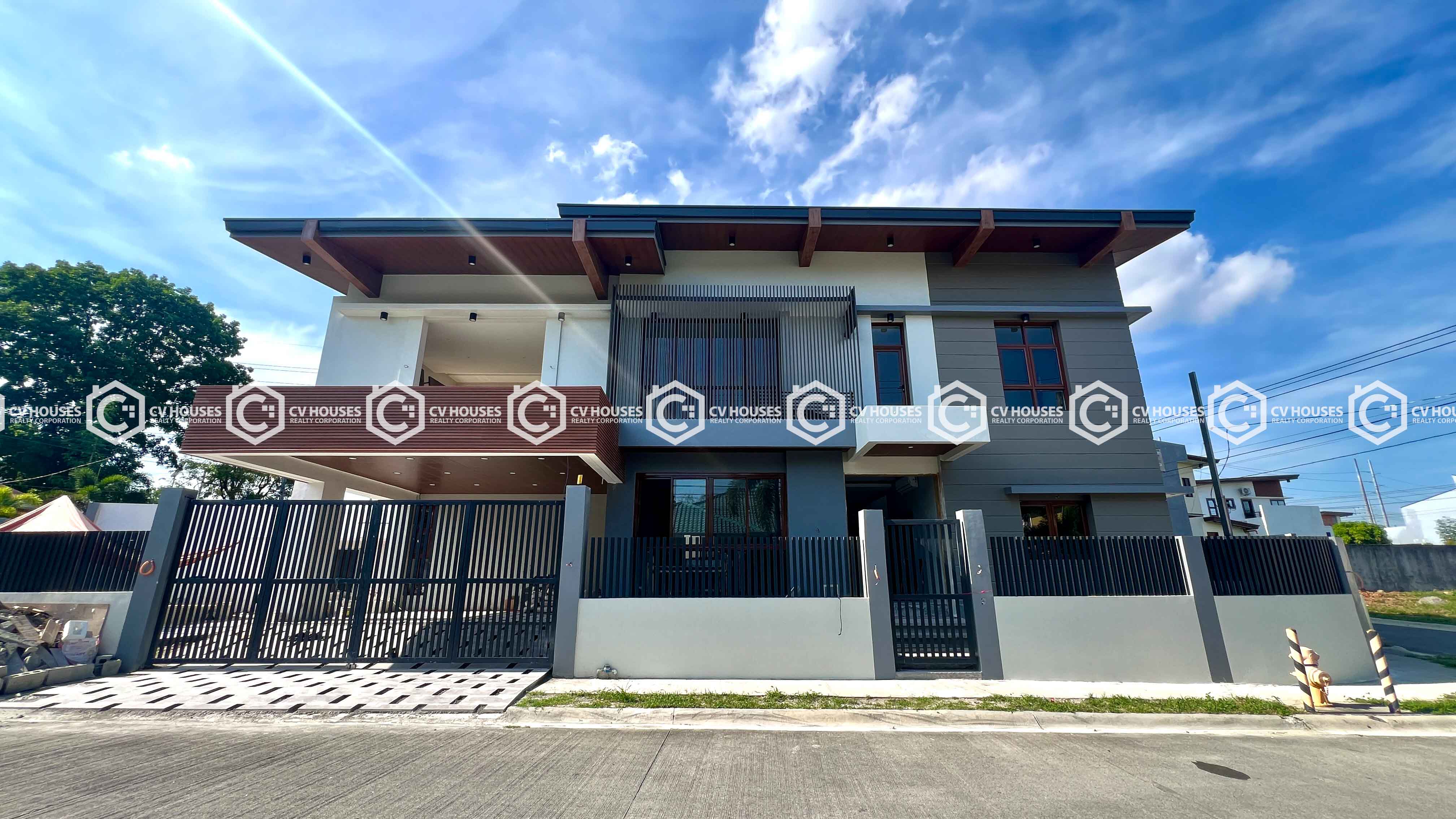 Spacious 5-Bedroom House for Sale in Forest Park South Angeles City