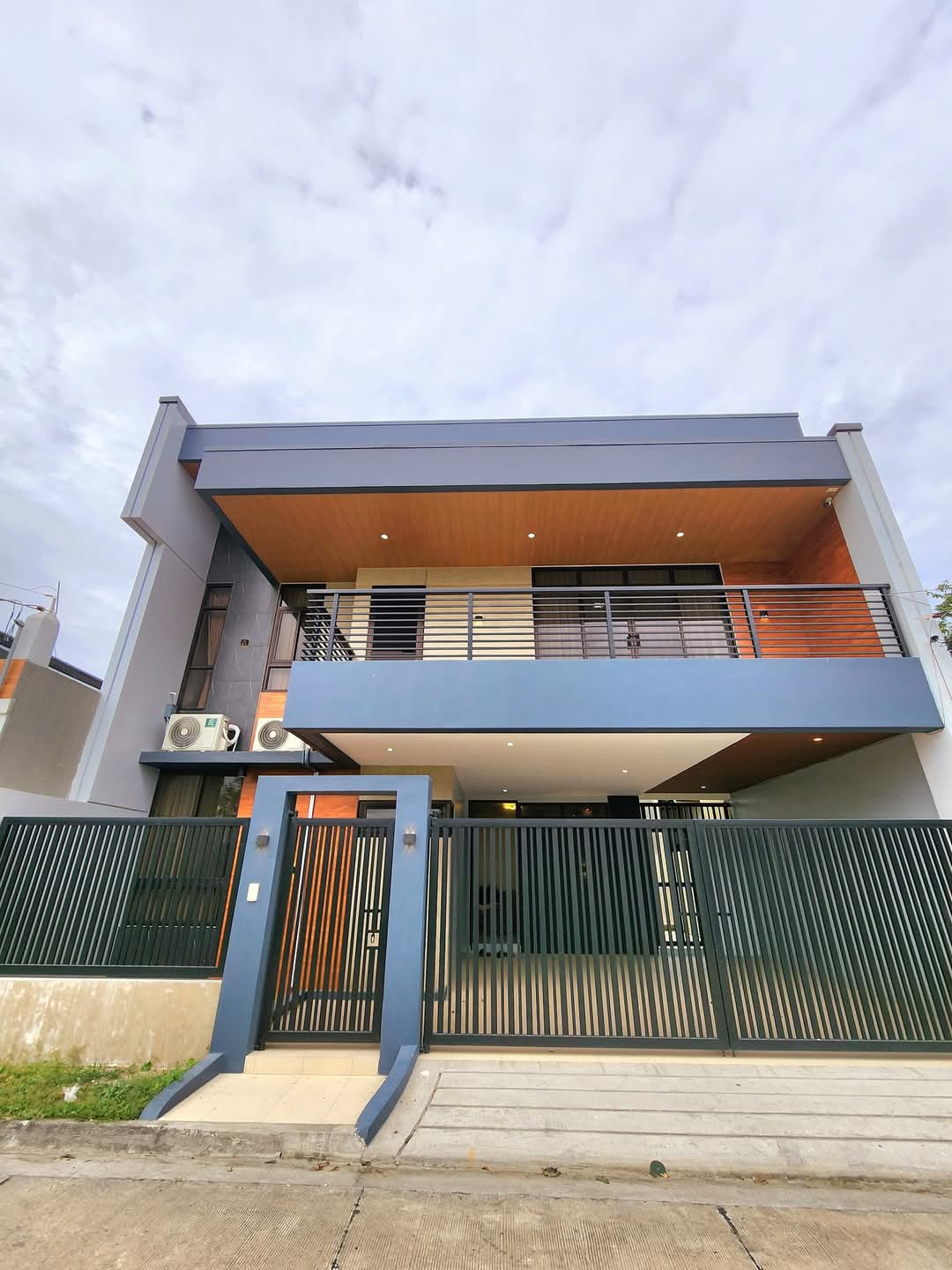 Spacious Family Home with Dipping Pool for Lease