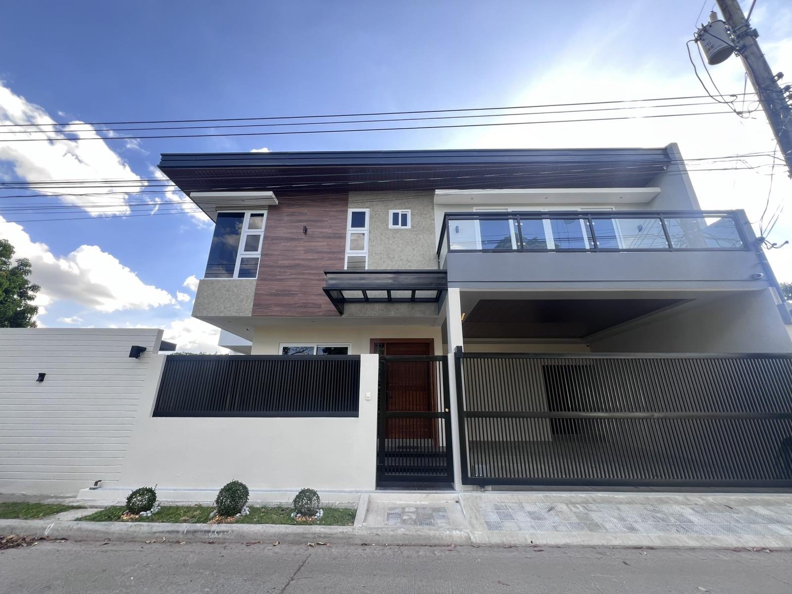 Prime 5-Bedroom Home with Pool for Sale in Angeles City