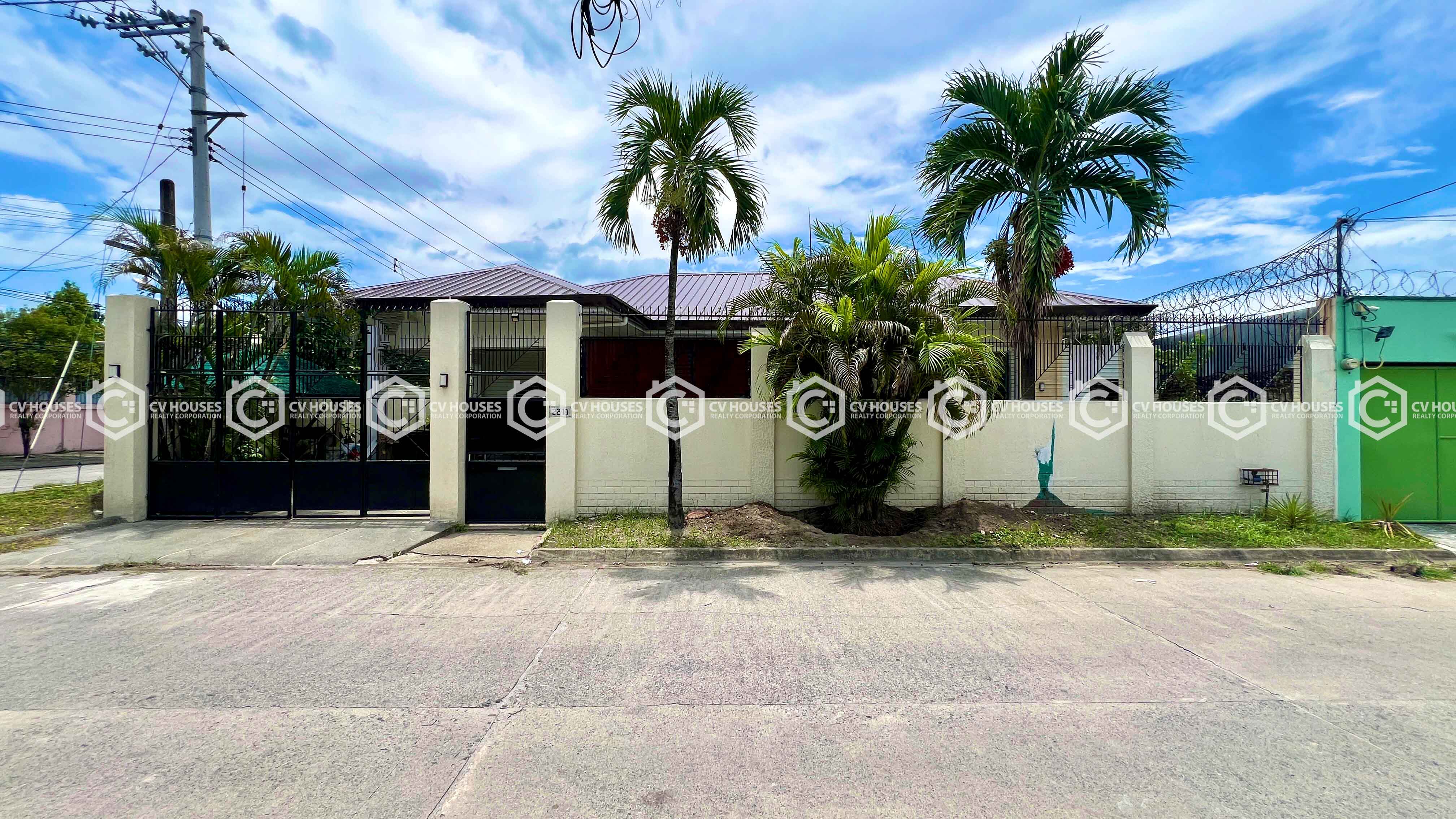 Unfurnished Bungalow House with Garden and Terrace for Sale