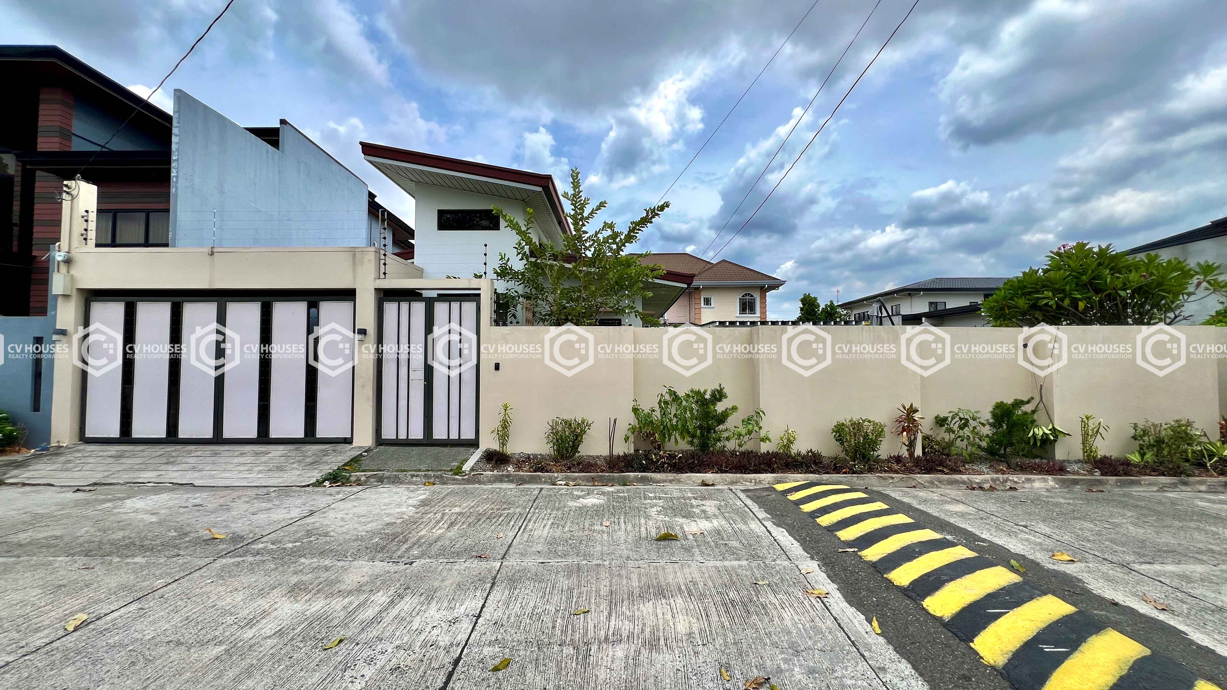 Spacious Bungalow With Pool for Rent in San Fernando