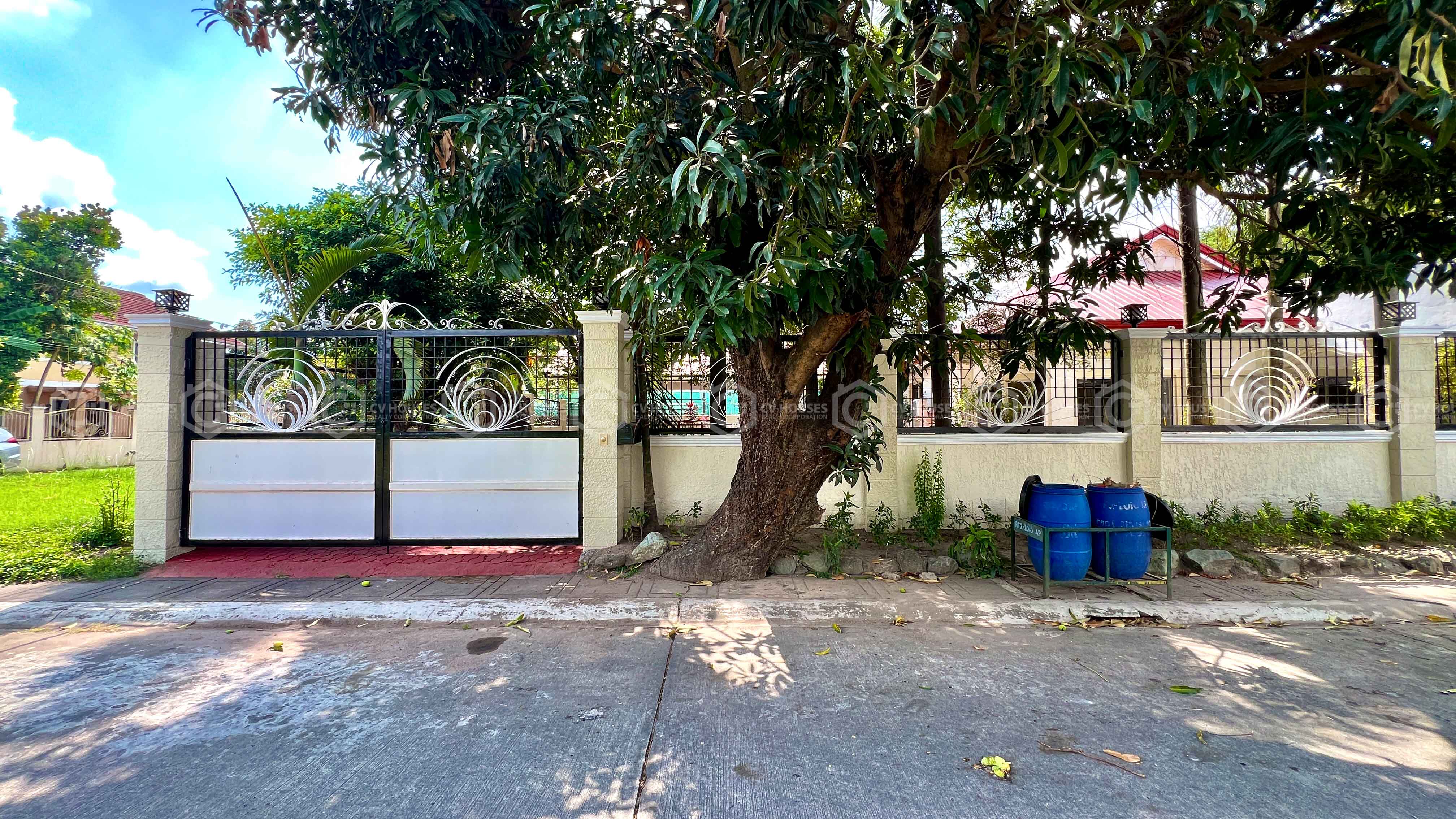 Spacious 3-Bedroom Corner Bungalow for Rent in San Fernando